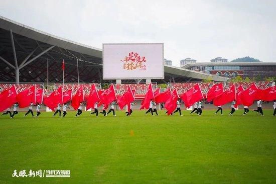 上半场，曼奇尼首开纪录。